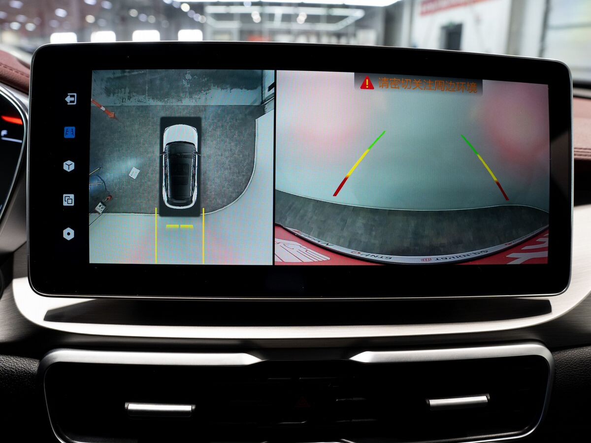 Geely Coolray 2022 - фото автомобиля