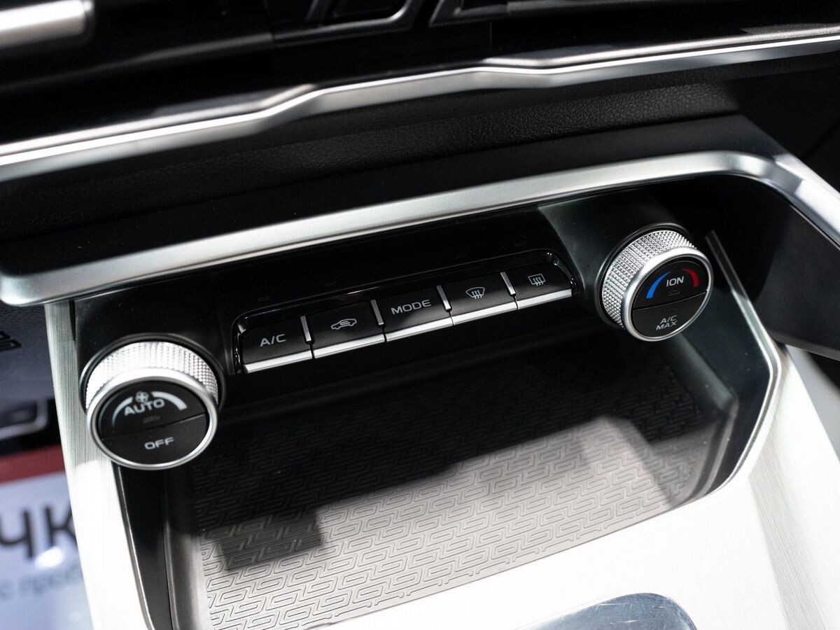 Geely Coolray 2022 - фото автомобиля