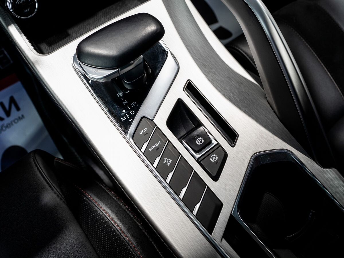 Geely Coolray 2022 - фото автомобиля