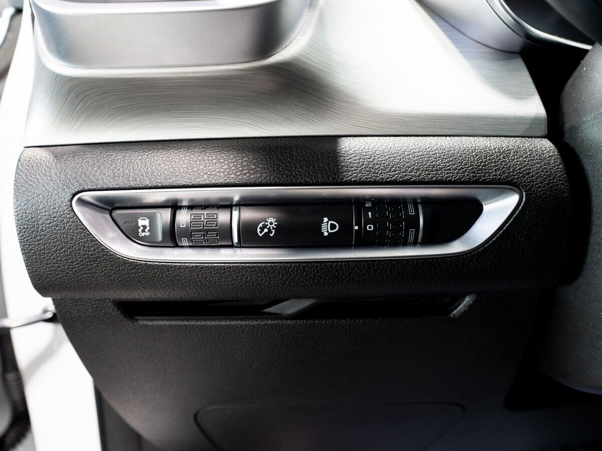 Geely Coolray 2022 - фото автомобиля