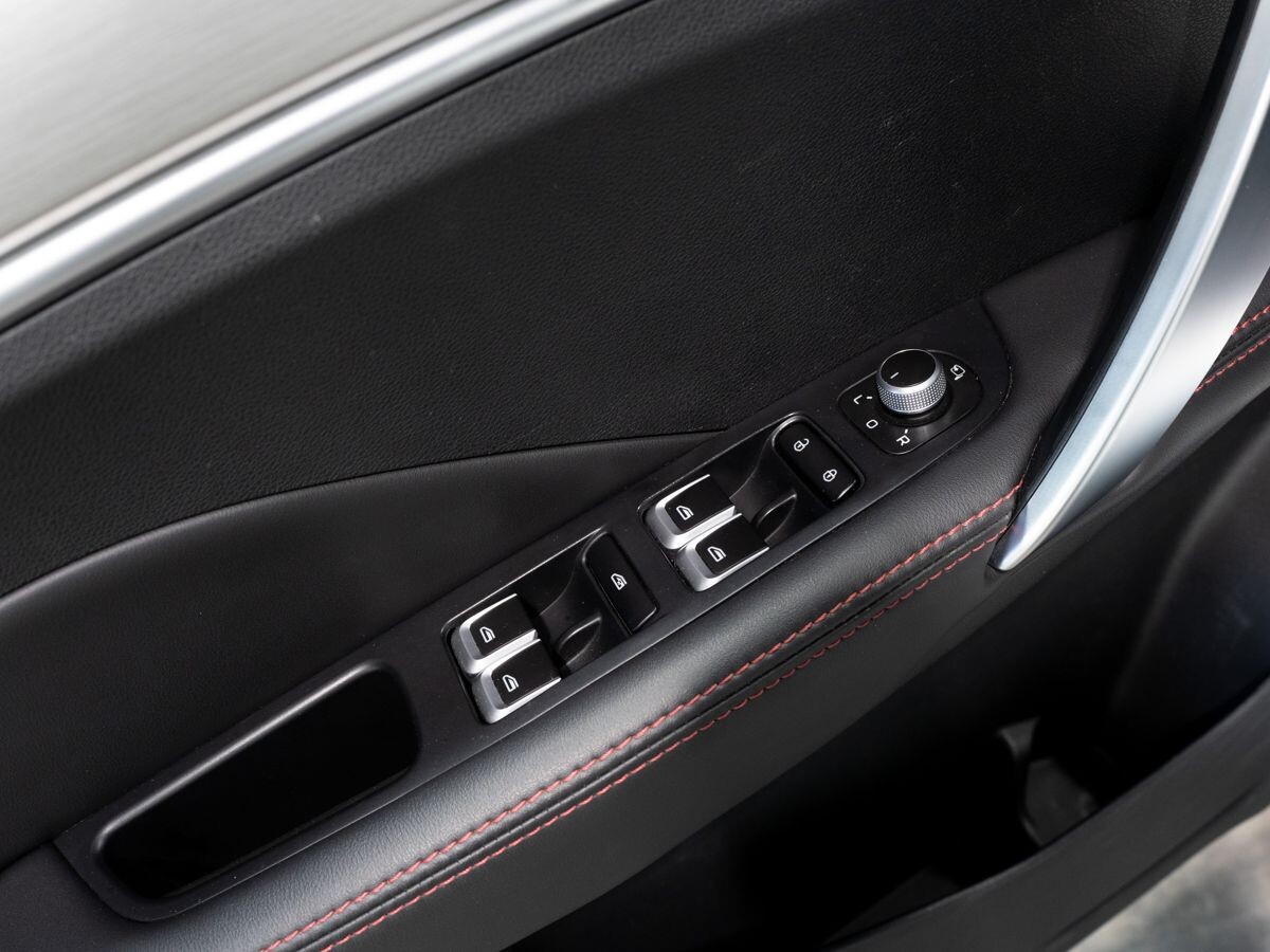 Geely Coolray 2022 - фото автомобиля