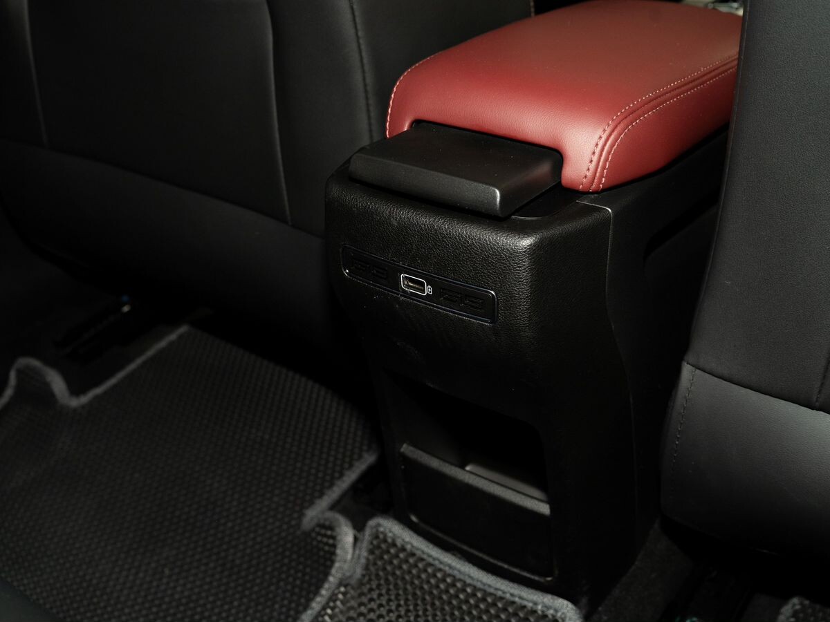 Geely Coolray 2022 - фото автомобиля