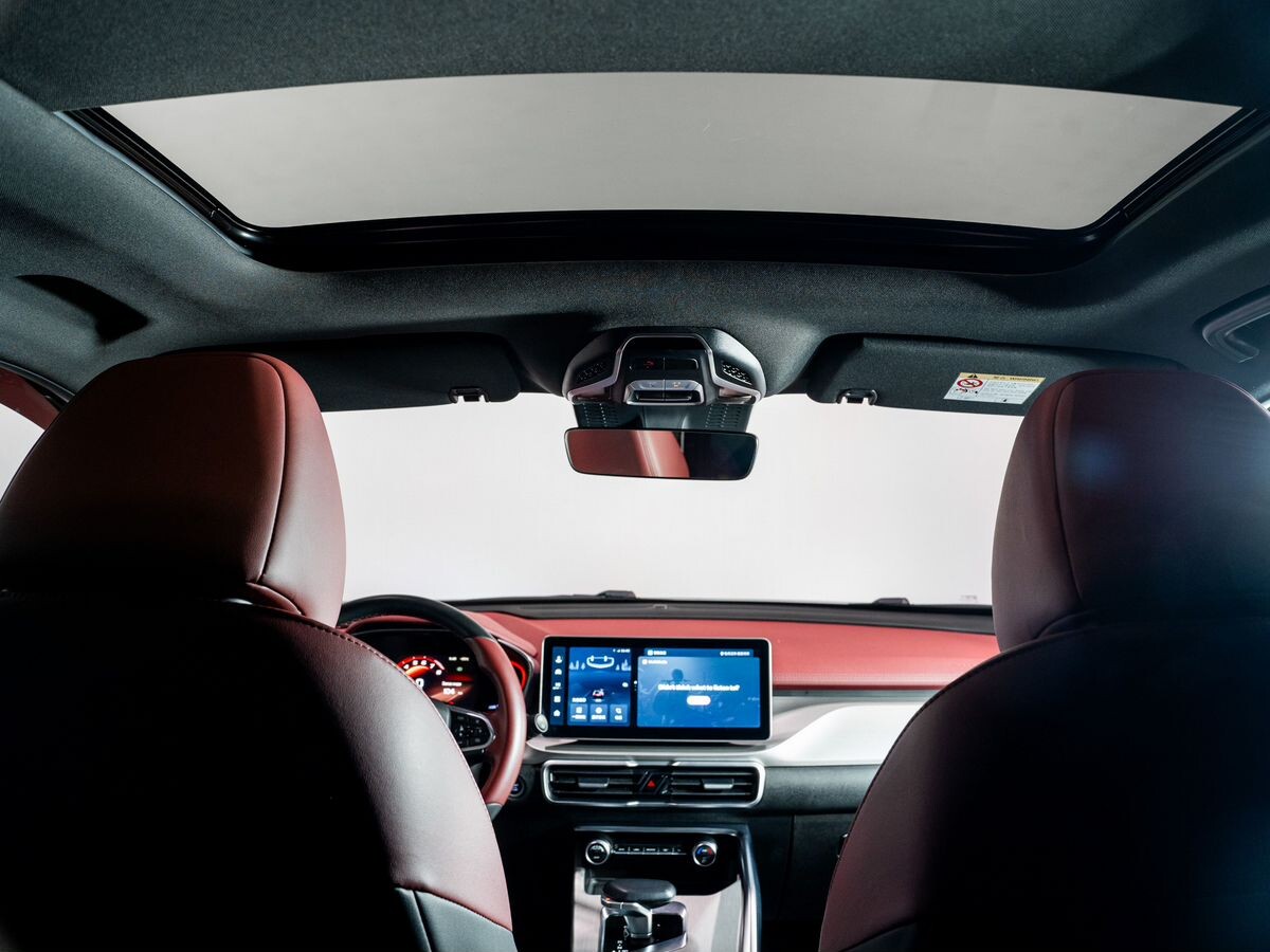 Geely Coolray 2022 - фото автомобиля