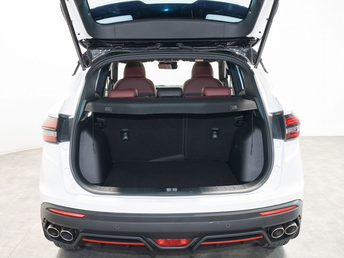 Geely Coolray 2022 - фото автомобиля