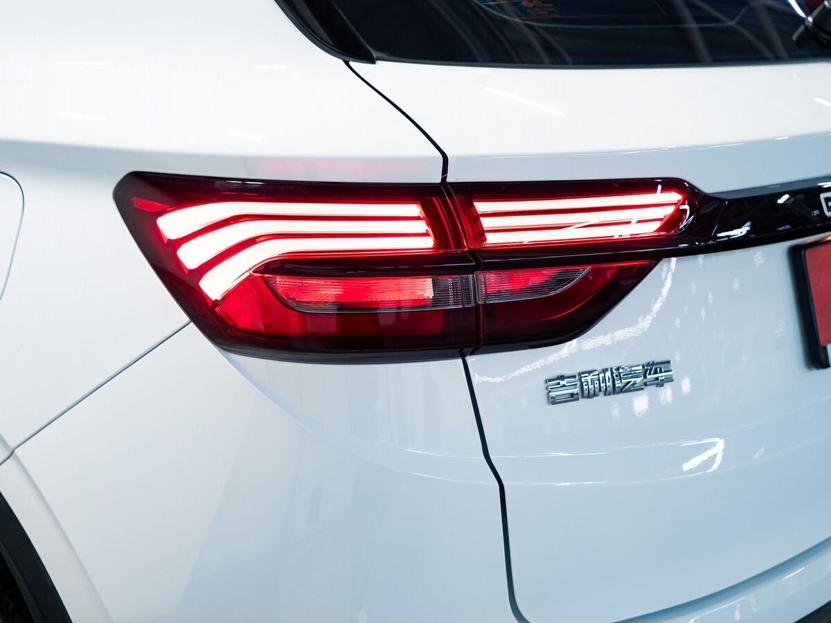 Geely Coolray 2022 - фото автомобиля