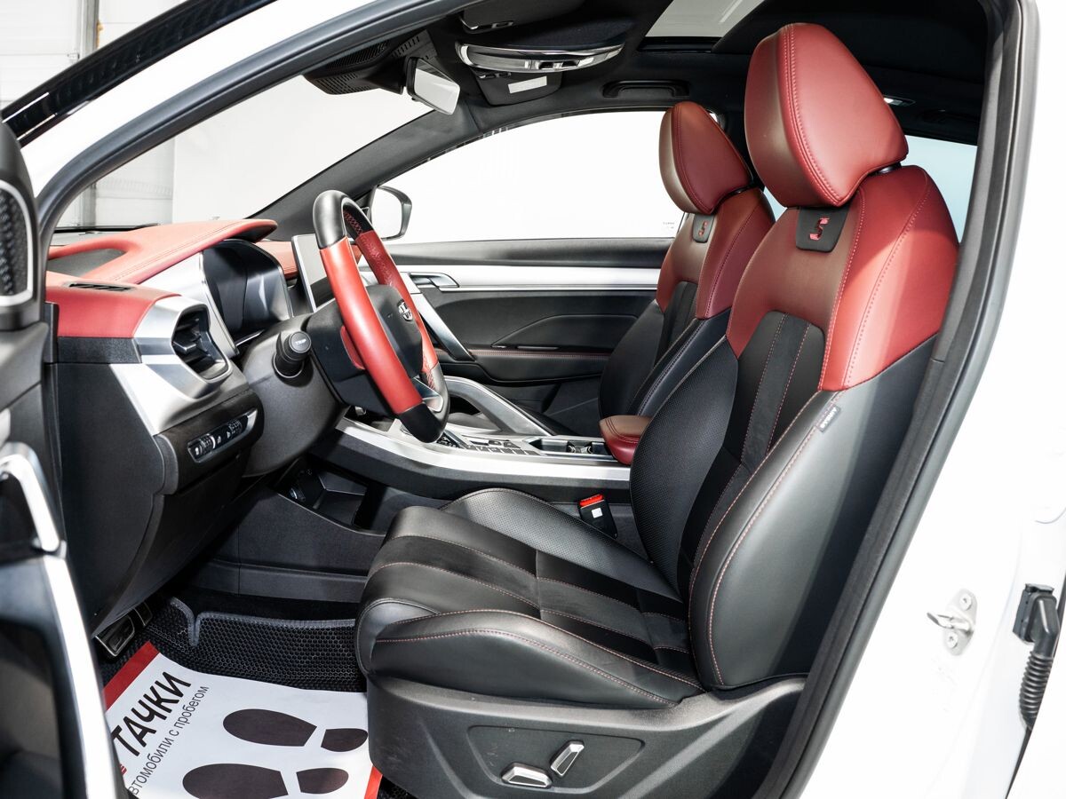 Geely Coolray 2022 - фото автомобиля