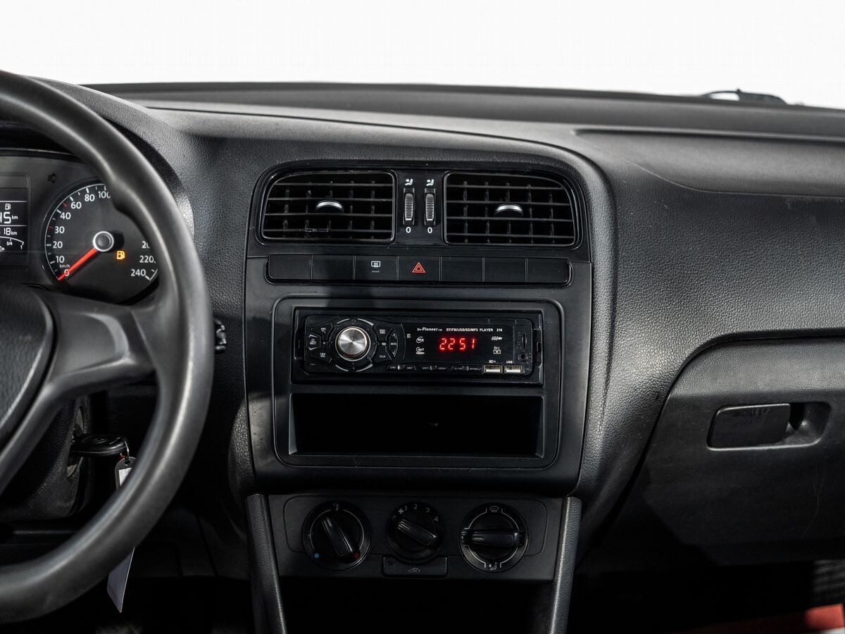 Volkswagen Polo 2019 - фото автомобиля