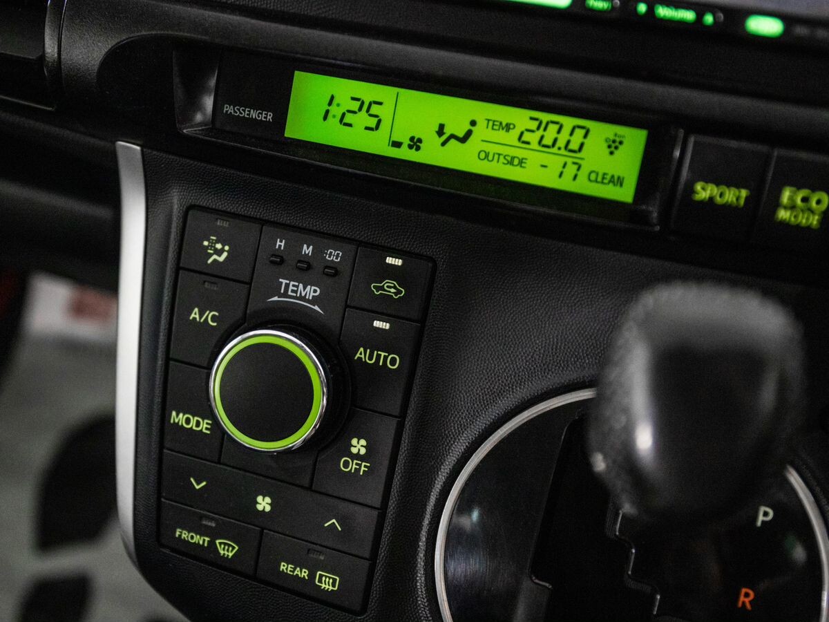 Toyota Wish 2009 - фото автомобиля