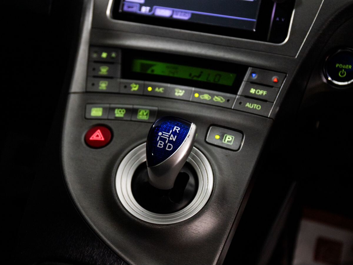 Toyota Prius 2012 - фото автомобиля