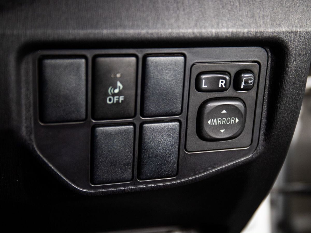 Toyota Prius 2012 - фото автомобиля