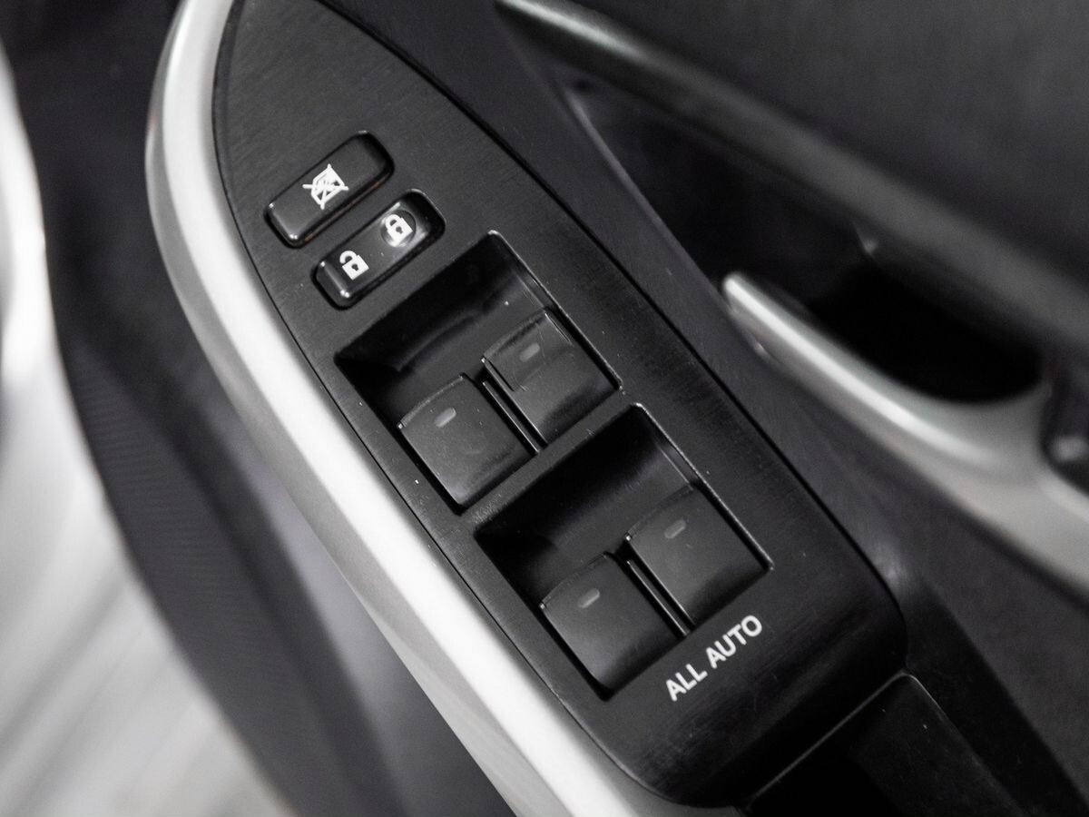 Toyota Prius 2012 - фото автомобиля