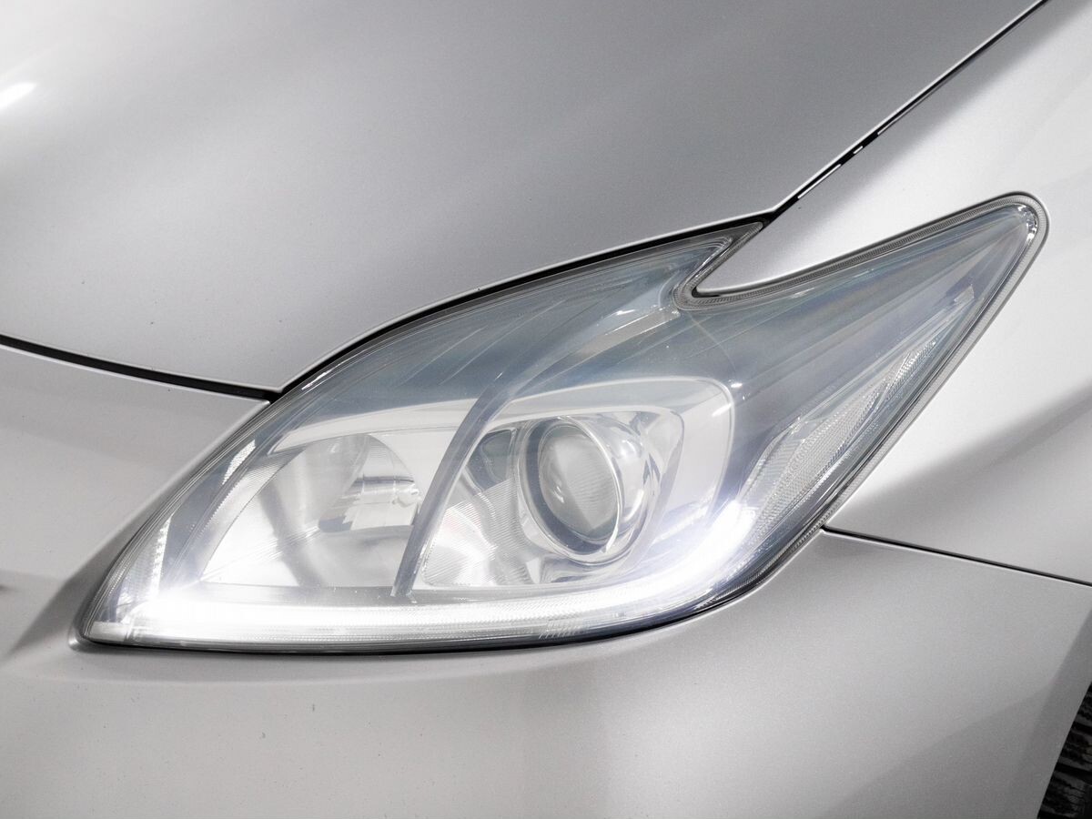 Toyota Prius 2012 - фото автомобиля