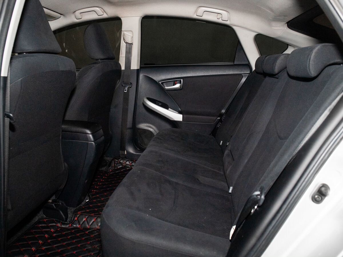 Toyota Prius 2012 - фото автомобиля