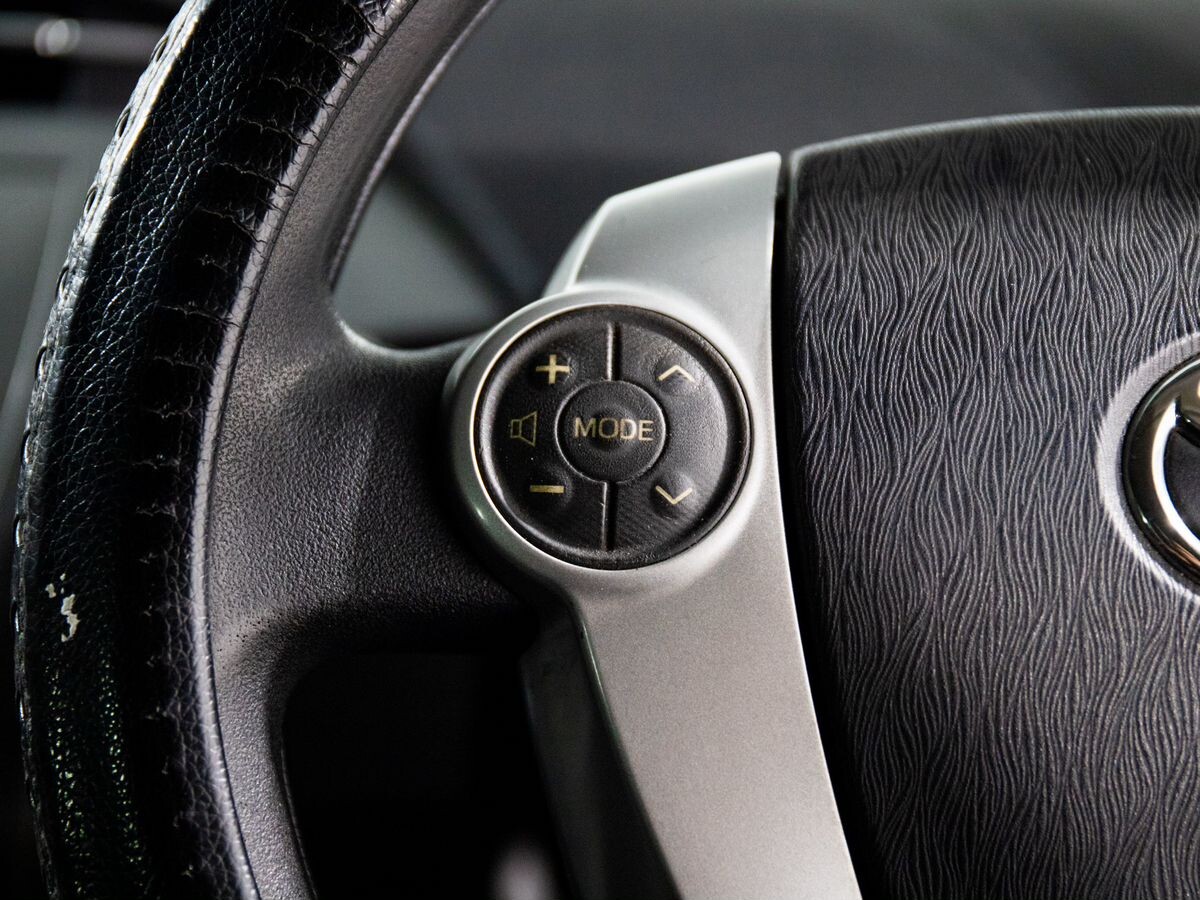 Toyota Prius 2012 - фото автомобиля