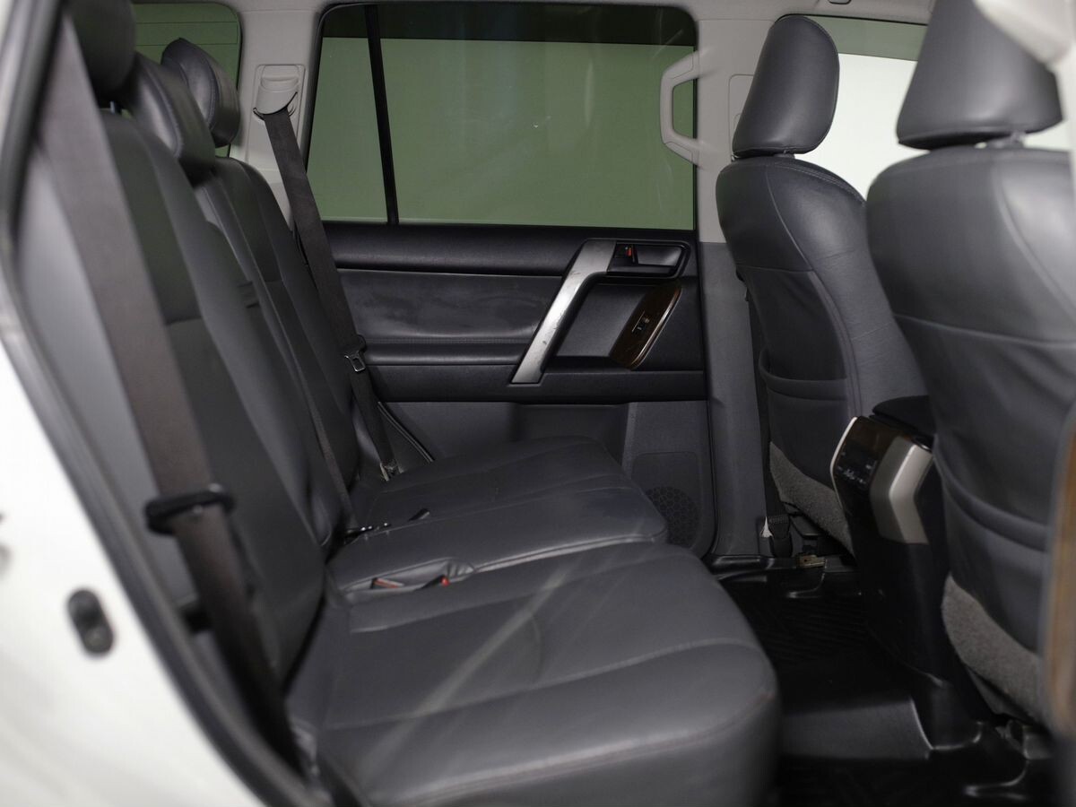 Toyota Land Cruiser Prado 2013 - фото автомобиля