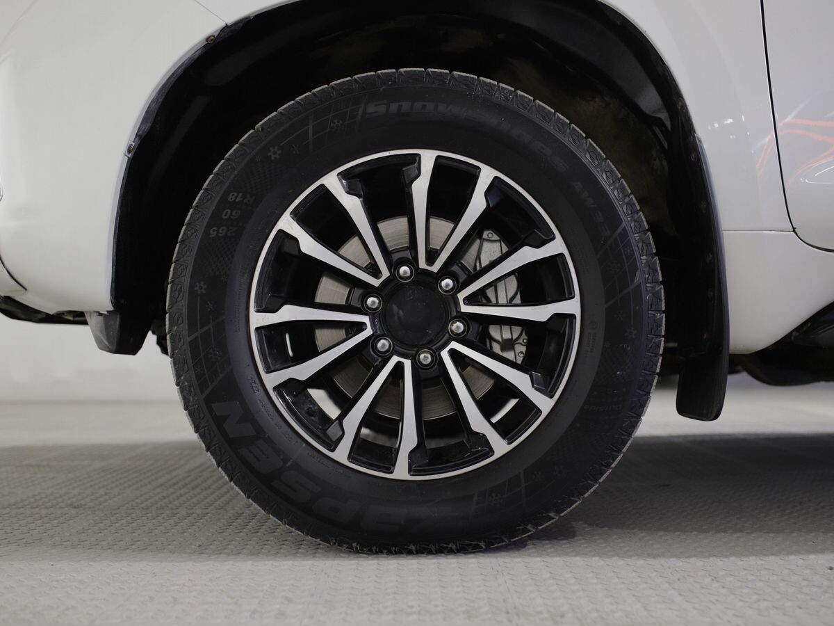 Toyota Land Cruiser Prado 2013 - фото автомобиля