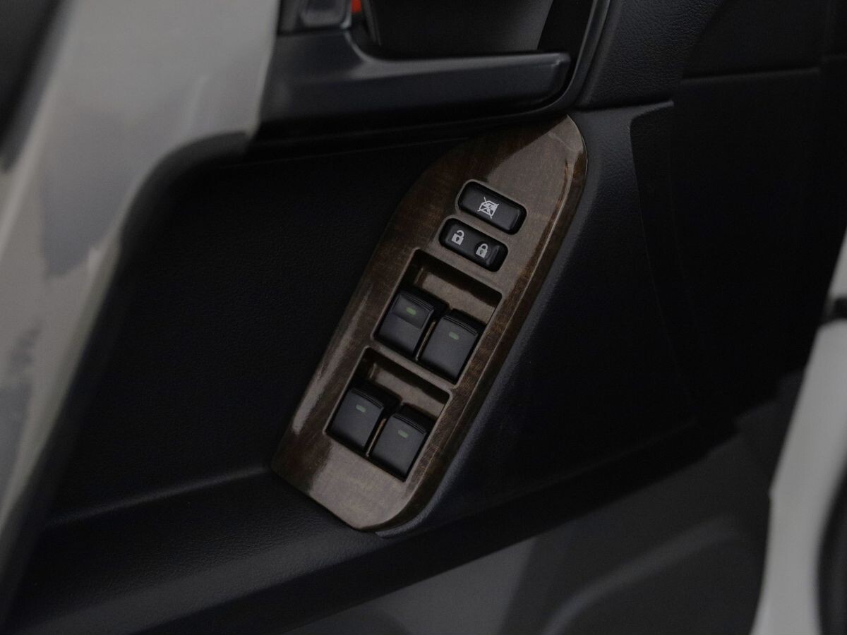 Toyota Land Cruiser Prado 2013 - фото автомобиля