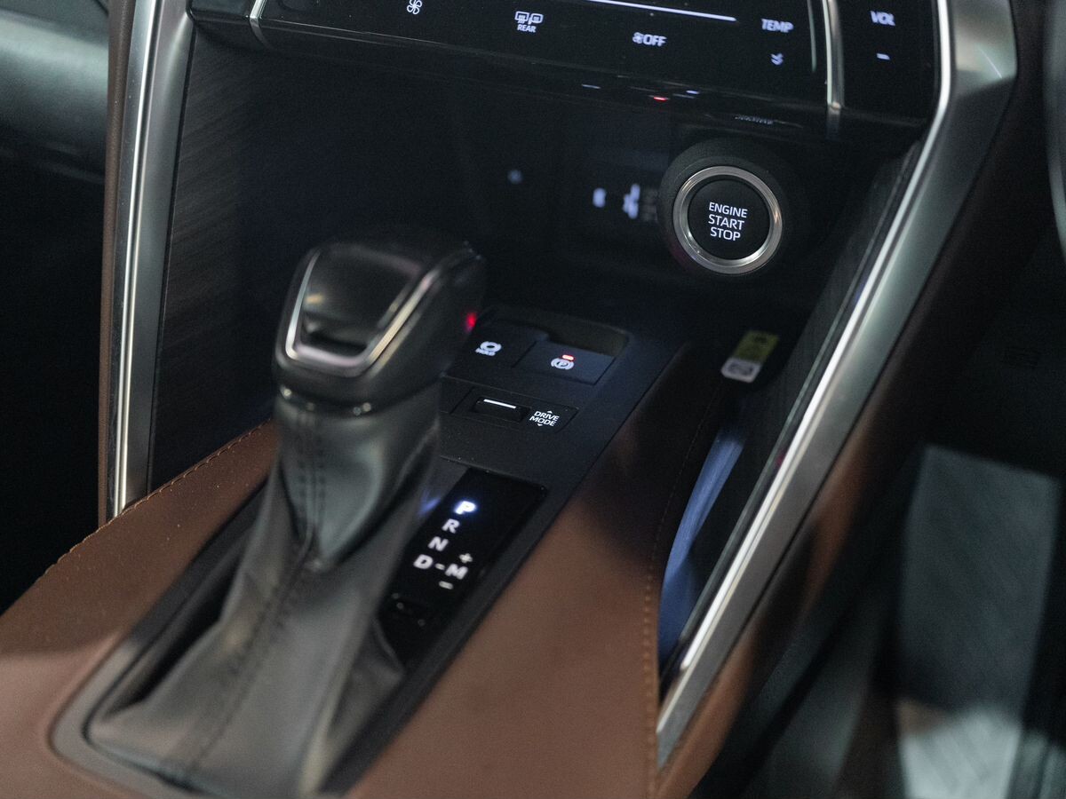 Toyota Harrier 2020 - фото автомобиля