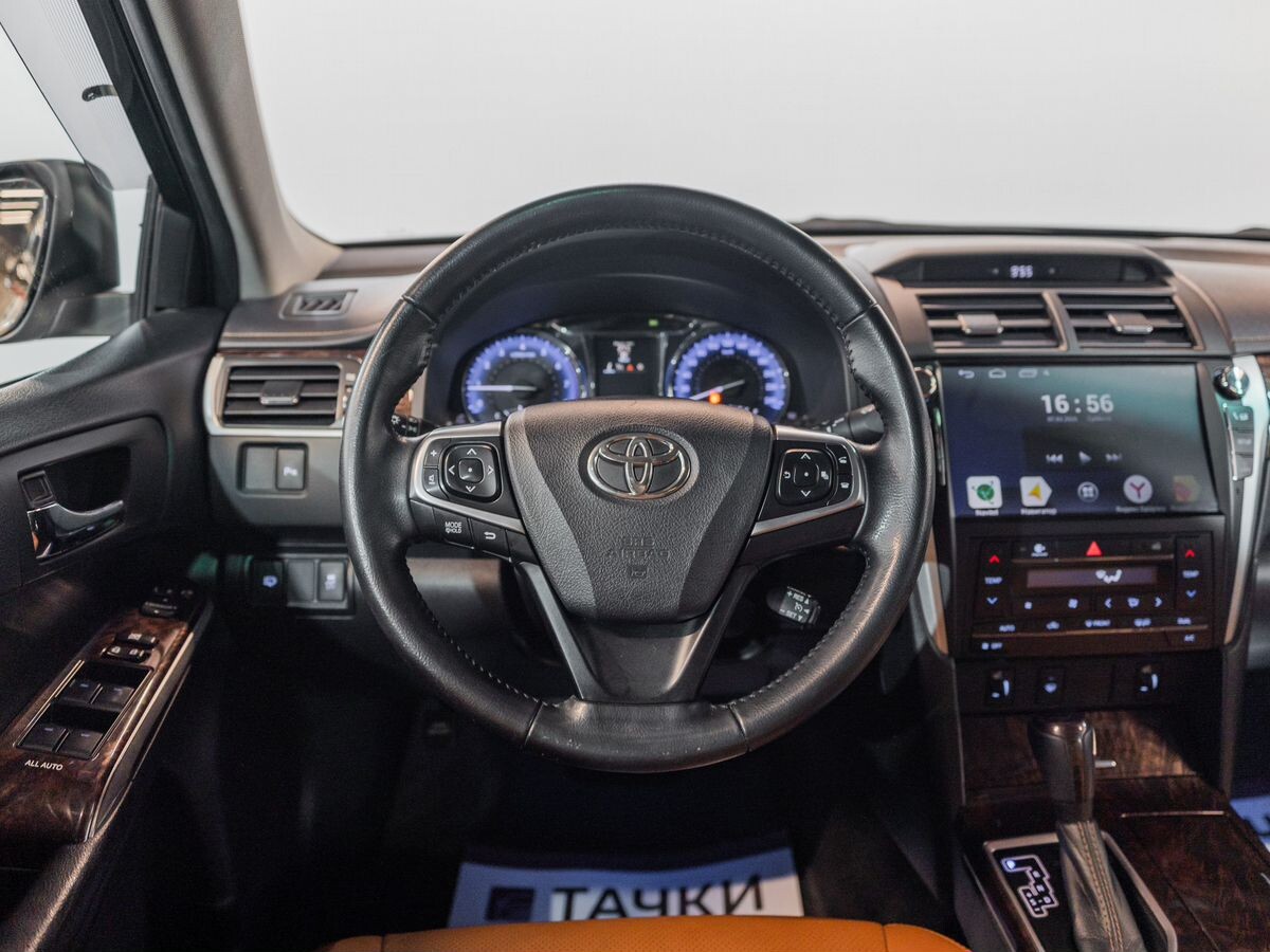 Toyota Camry 2017 - фото автомобиля