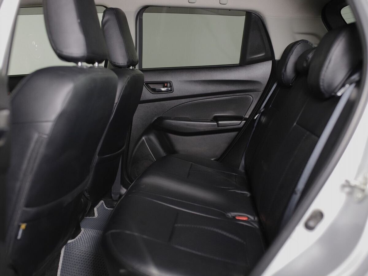 Suzuki Swift 2017 - фото автомобиля