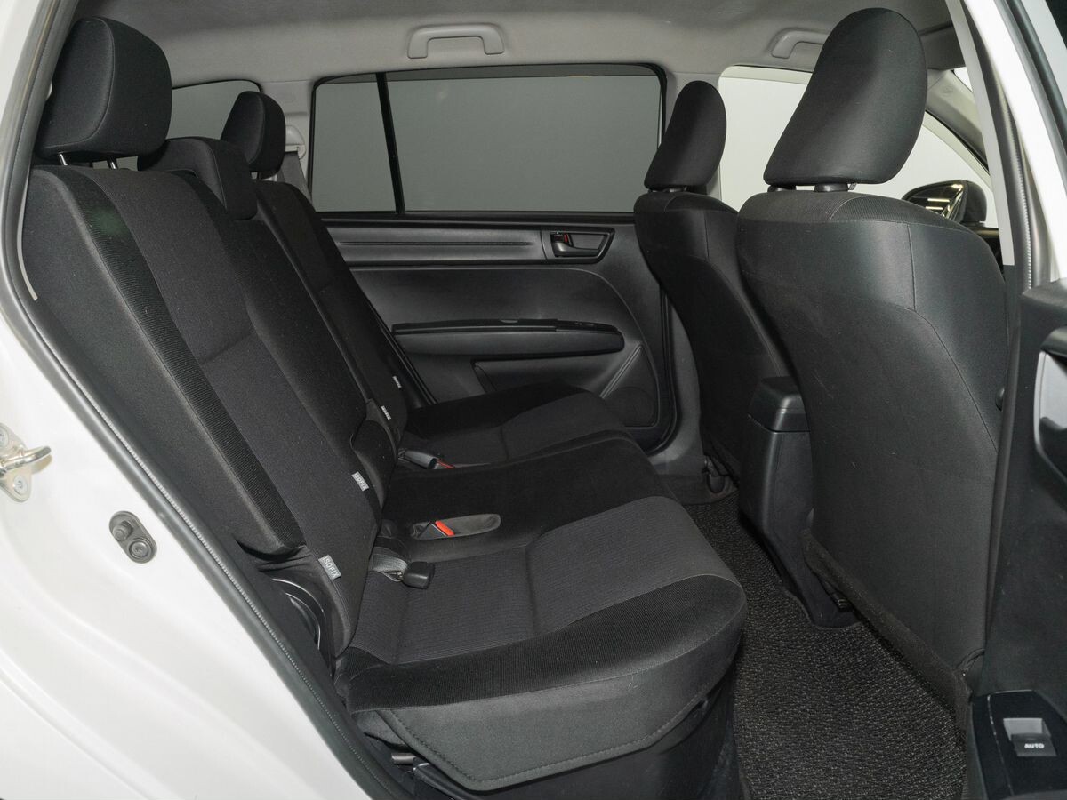 Toyota Corolla 2018 - фото автомобиля