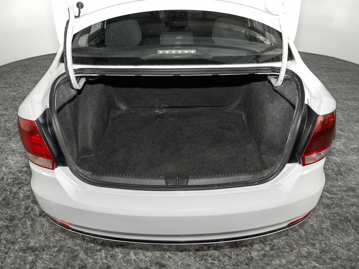 Volkswagen Polo 2020 - фото автомобиля