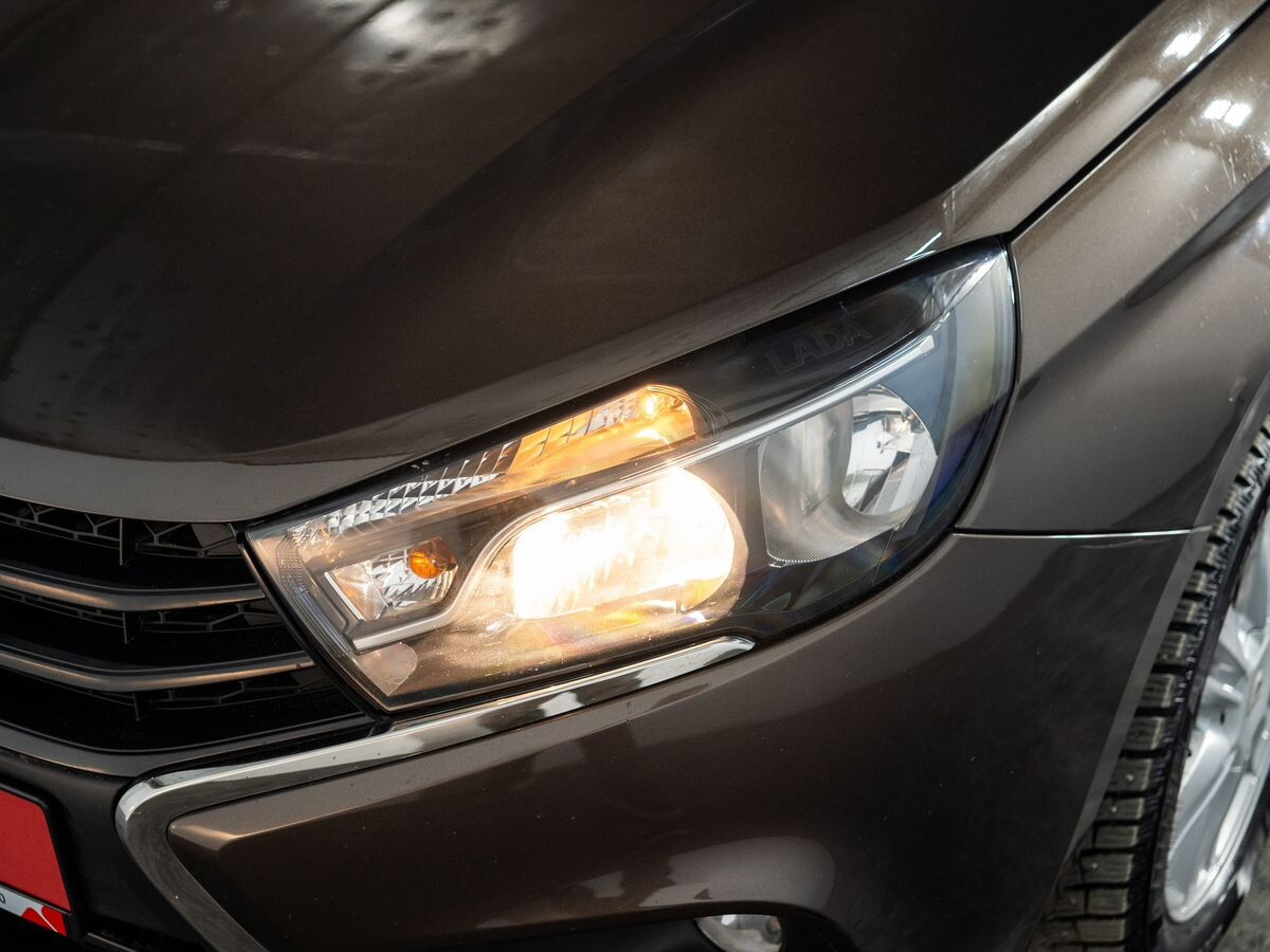 Lada (ВАЗ) Vesta 2017 - фото автомобиля