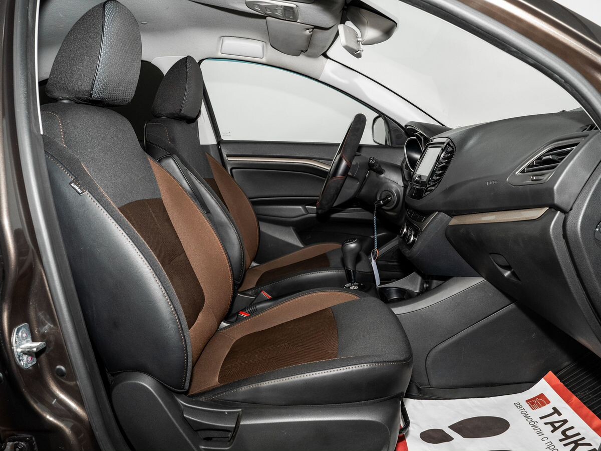 Lada (ВАЗ) Vesta 2017 - фото автомобиля