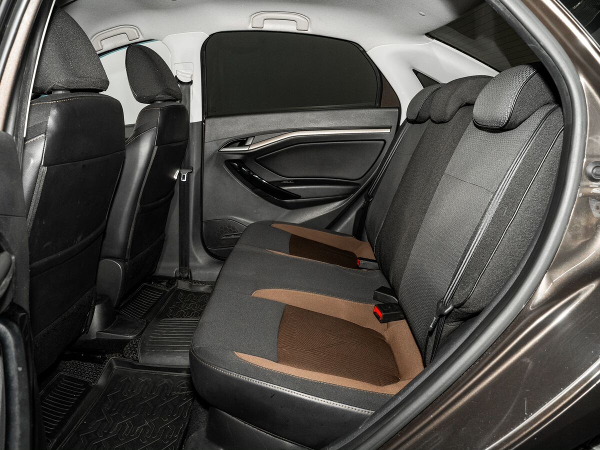 Lada (ВАЗ) Vesta 2017 - фото автомобиля