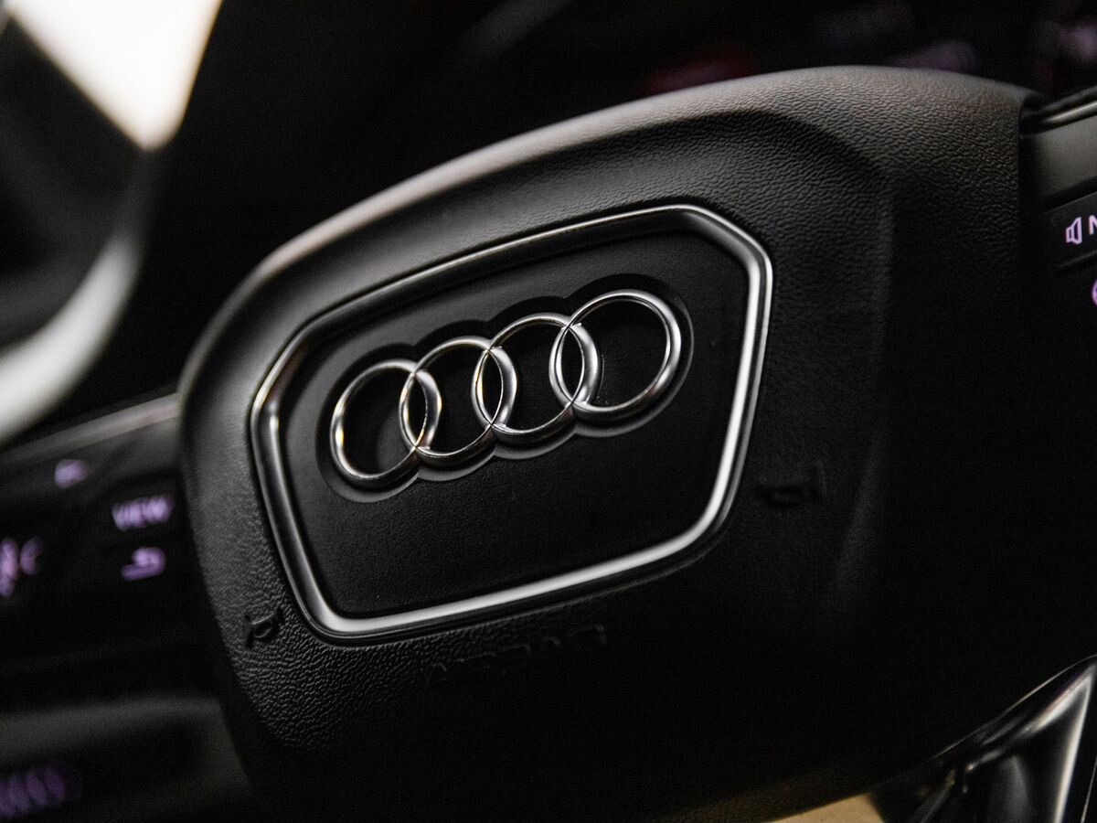 Audi Q7 2015 - фото автомобиля