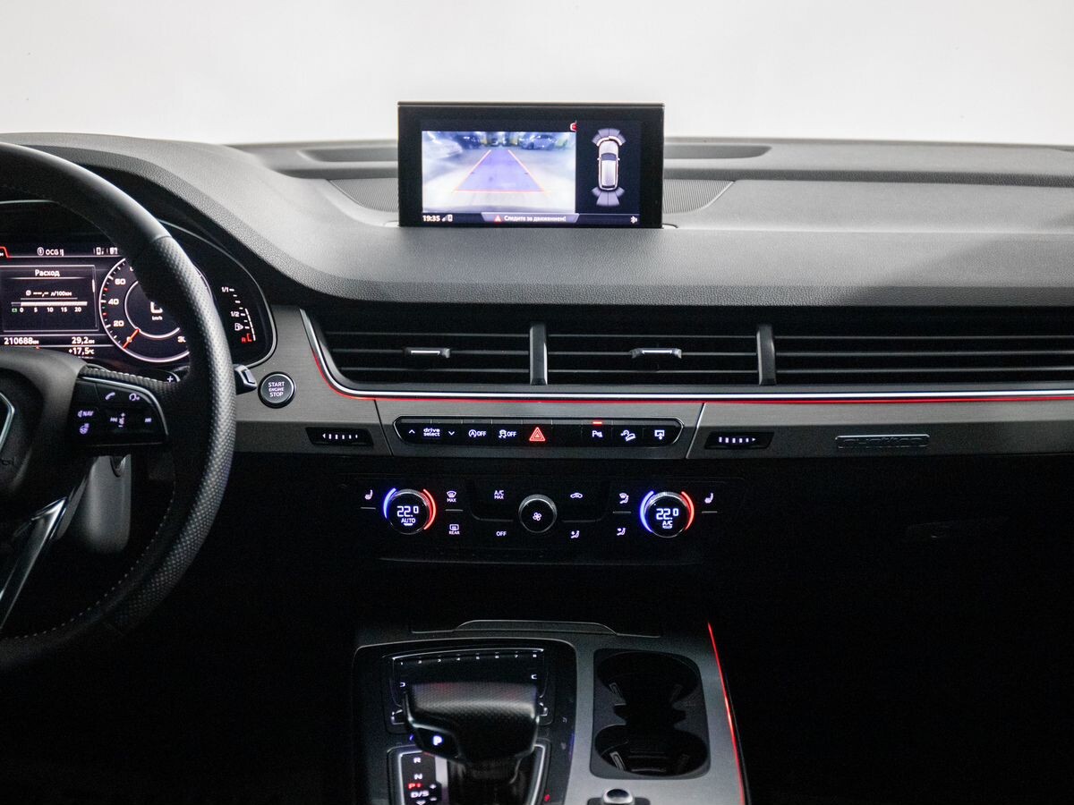 Audi Q7 2015 - фото автомобиля