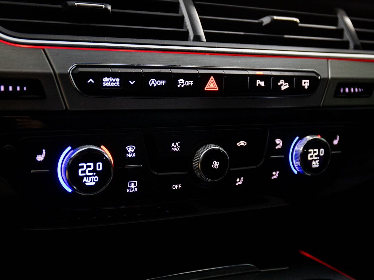 Audi Q7 2015 - фото автомобиля