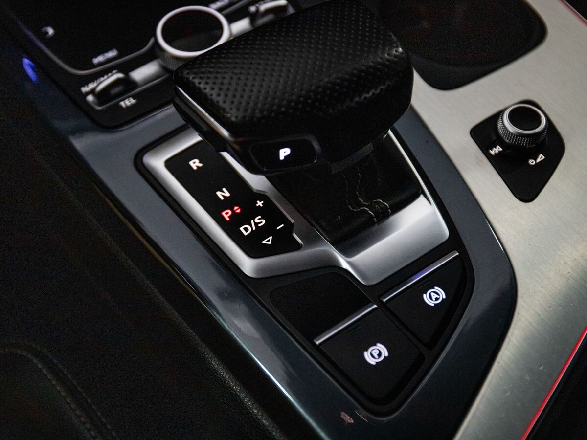 Audi Q7 2015 - фото автомобиля