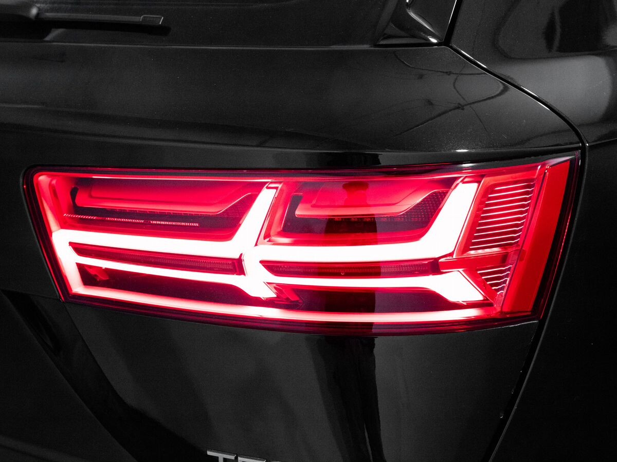 Audi Q7 2015 - фото автомобиля