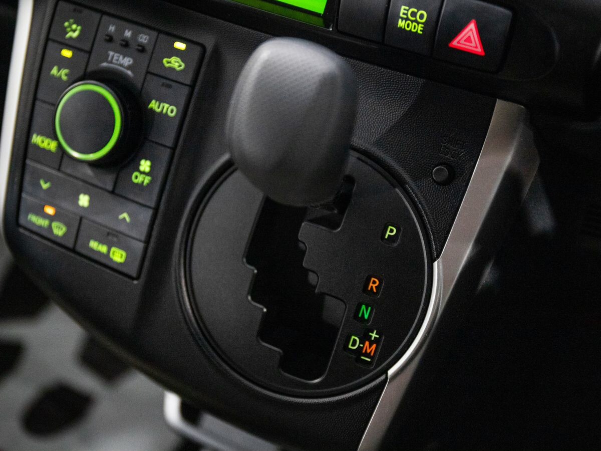 Toyota Wish 2013 - фото автомобиля