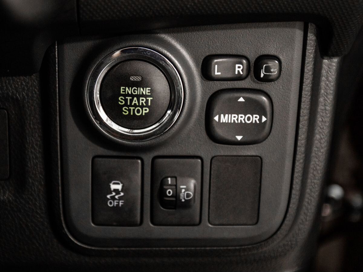 Toyota Wish 2013 - фото автомобиля