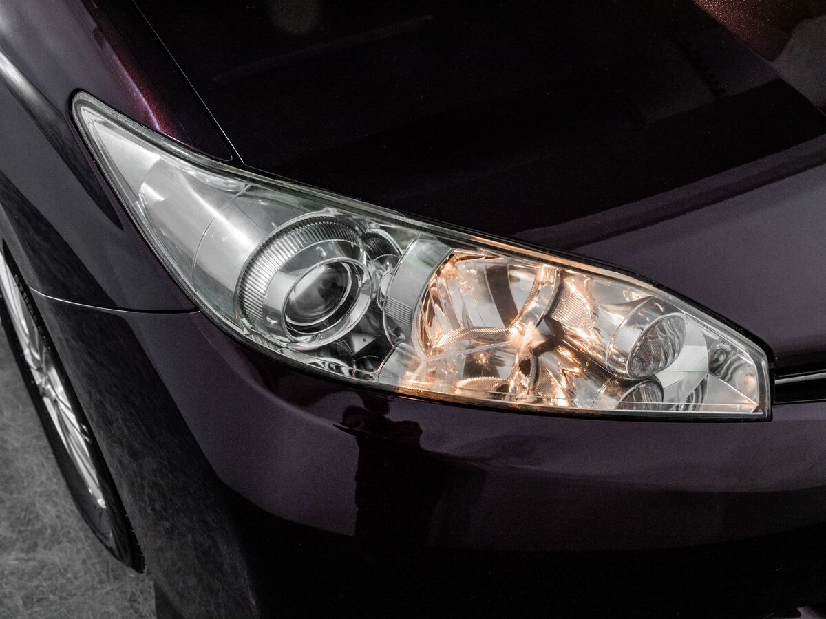 Toyota Wish 2013 - фото автомобиля