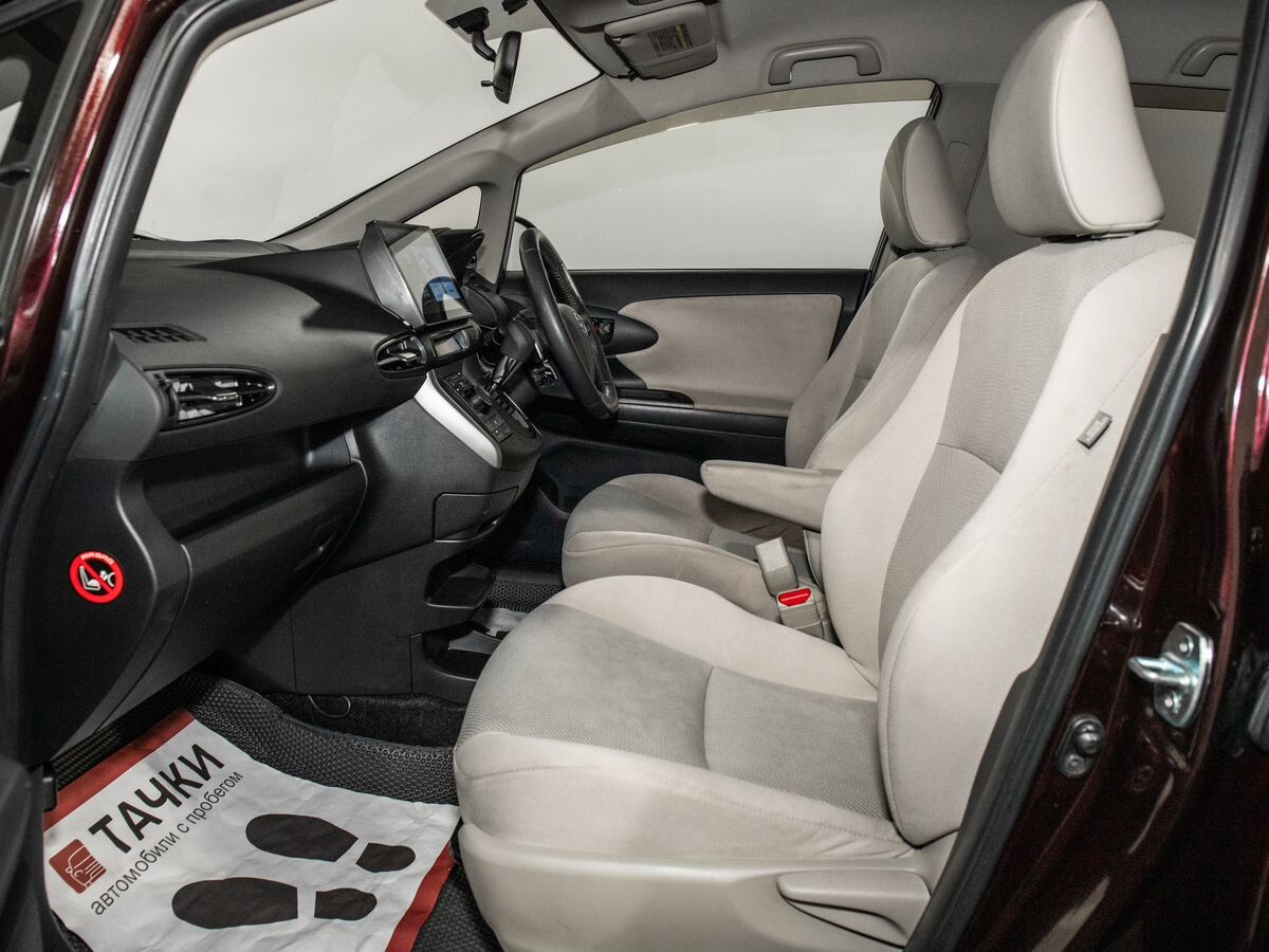 Toyota Wish 2013 - фото автомобиля