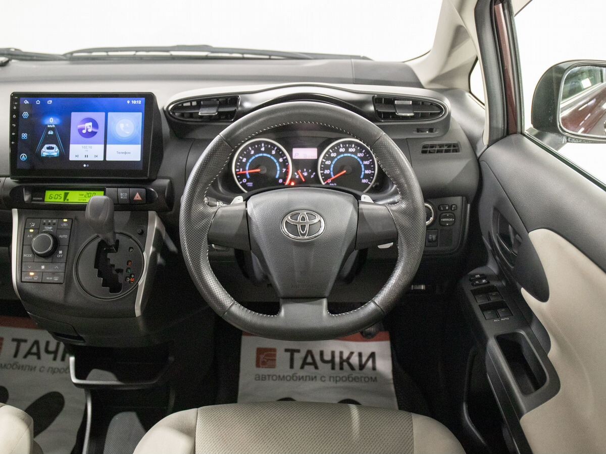 Toyota Wish 2013 - фото автомобиля