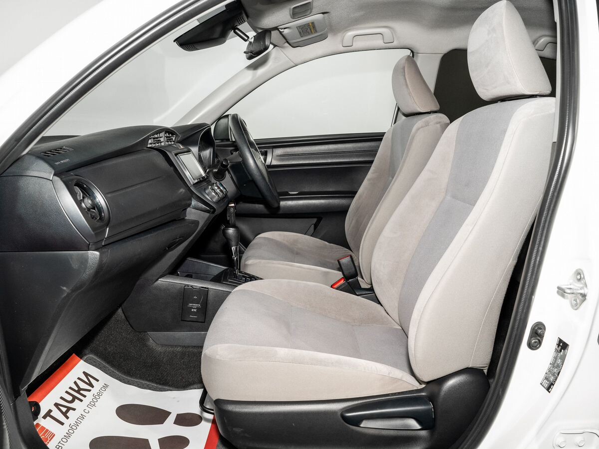 Toyota Corolla 2017 - фото автомобиля