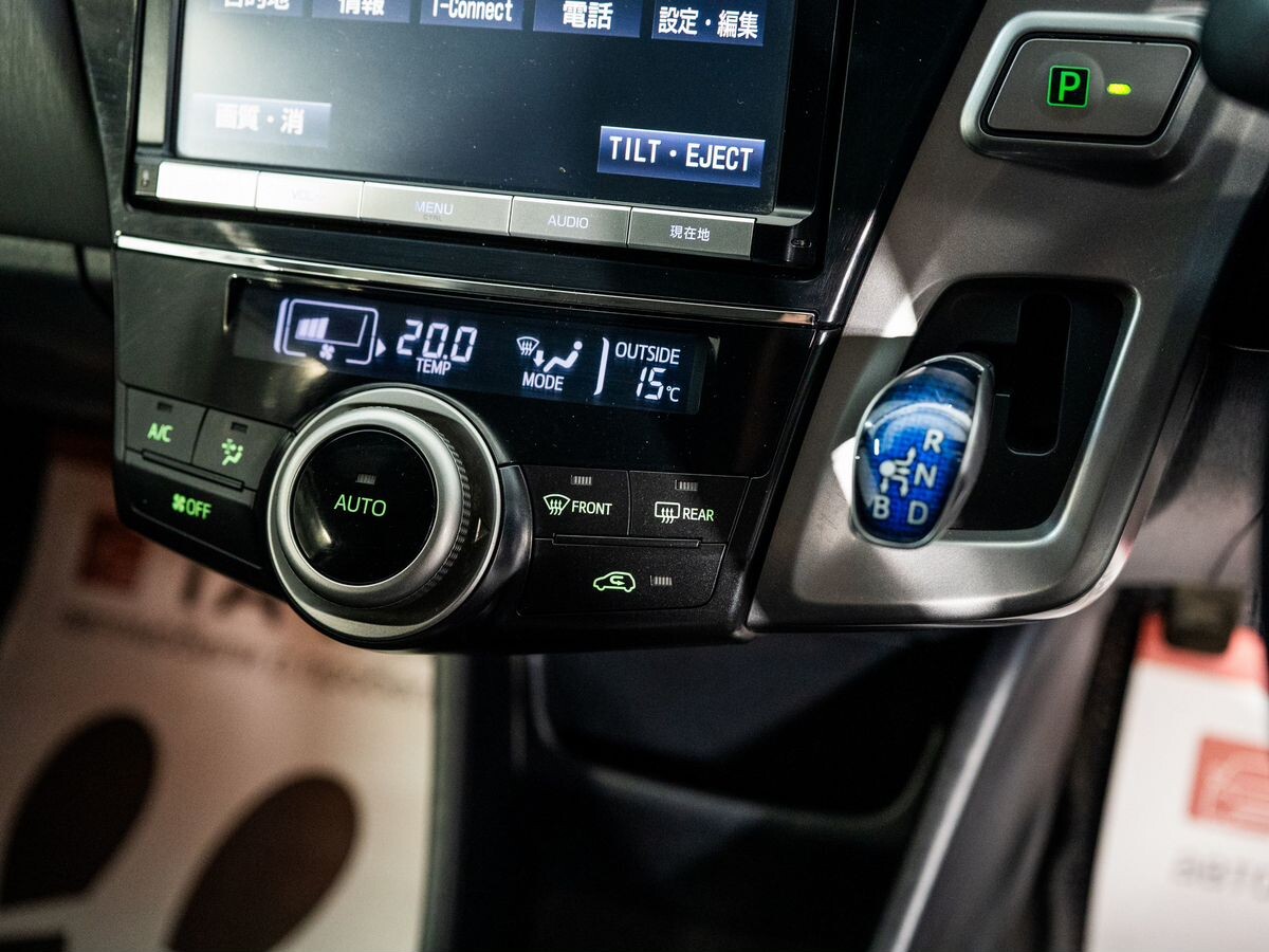 Toyota Prius Alpha 2016 - фото автомобиля