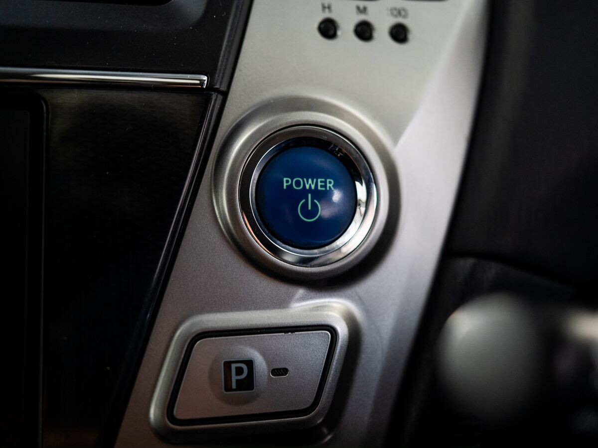 Toyota Prius Alpha 2016 - фото автомобиля