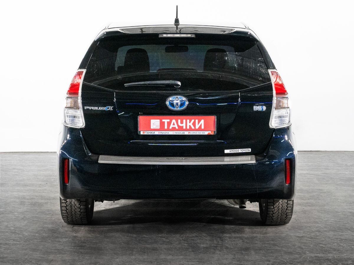 Toyota Prius Alpha 2016 - фото автомобиля