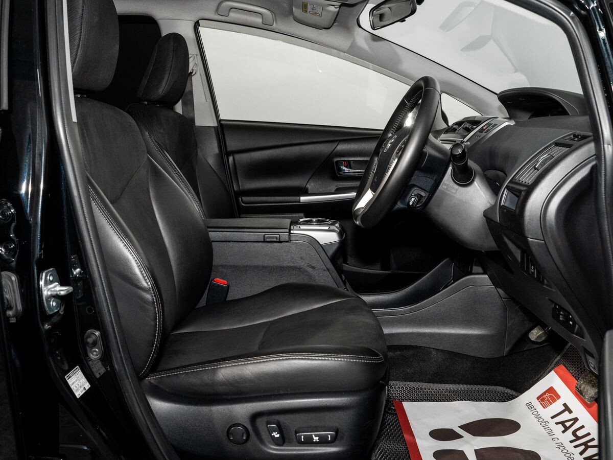 Toyota Prius Alpha 2016 - фото автомобиля