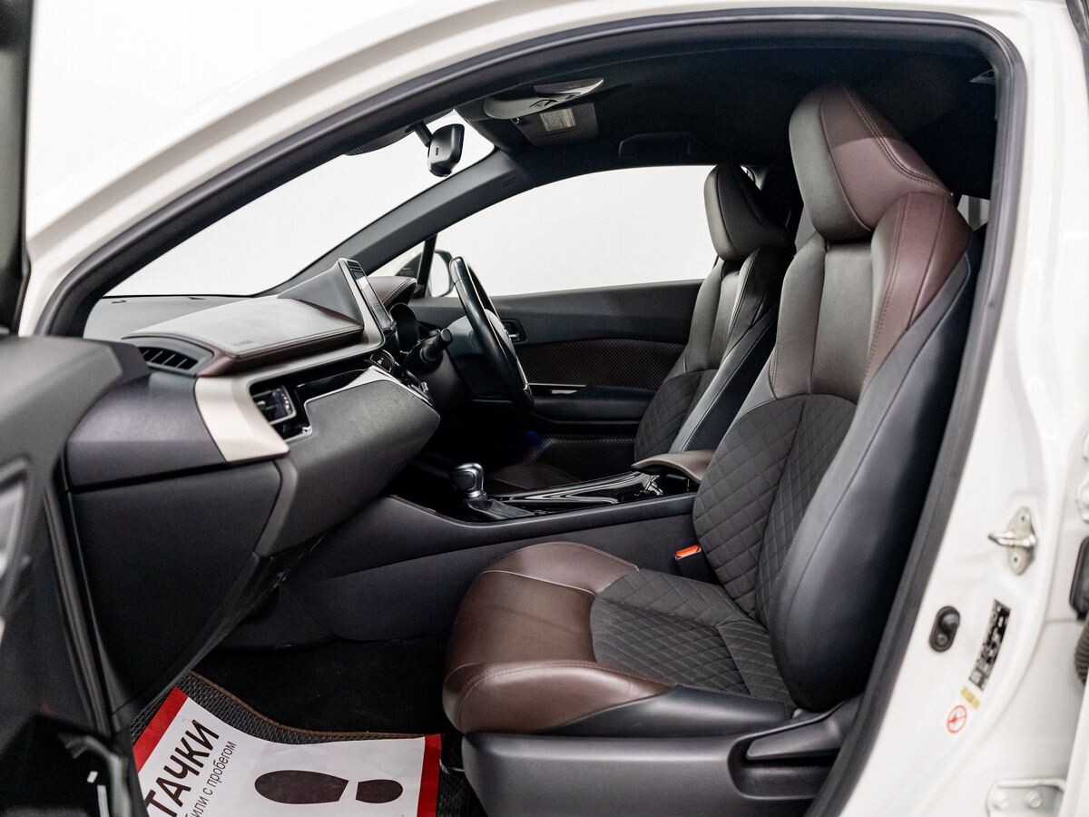 Toyota C-HR 2018 - фото автомобиля
