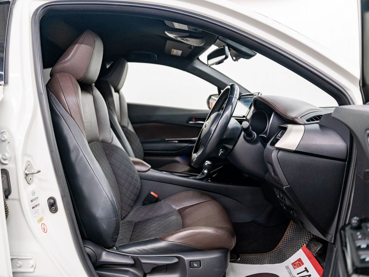 Toyota C-HR 2018 - фото автомобиля