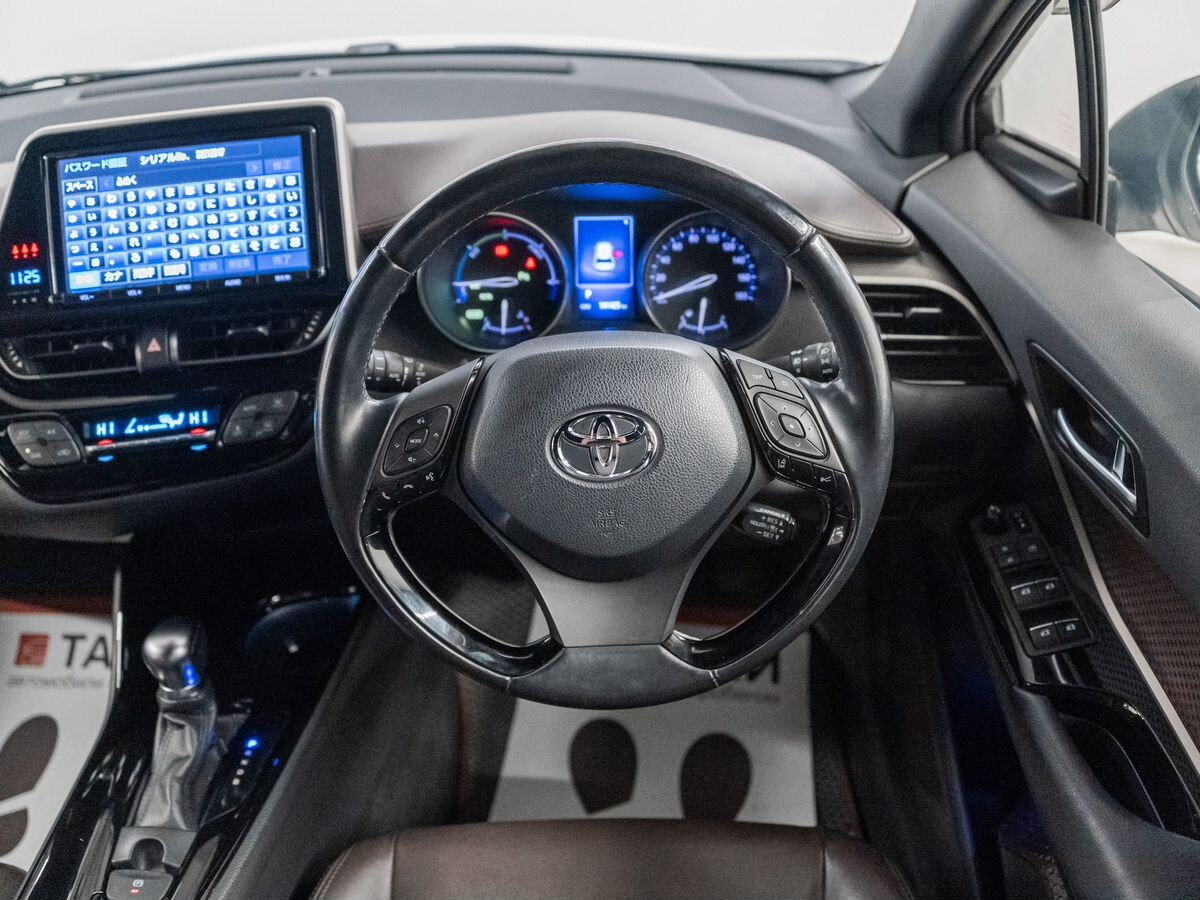 Toyota C-HR 2018 - фото автомобиля