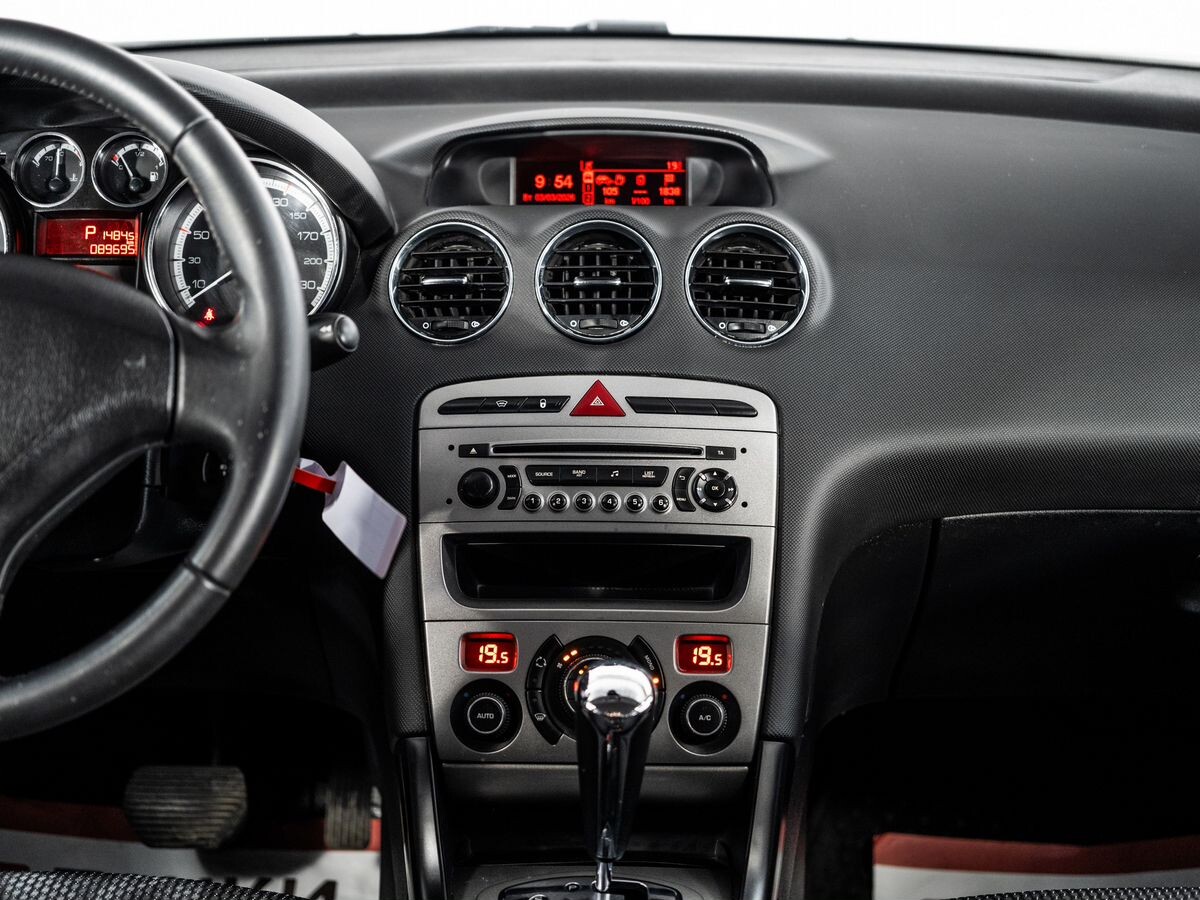 Peugeot 408 2013 - фото автомобиля