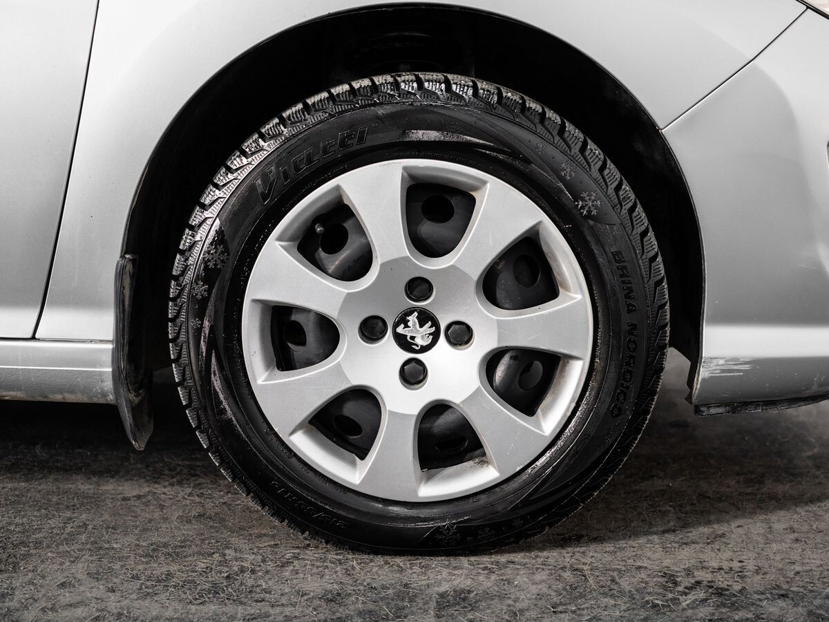 Peugeot 408 2013 - фото автомобиля