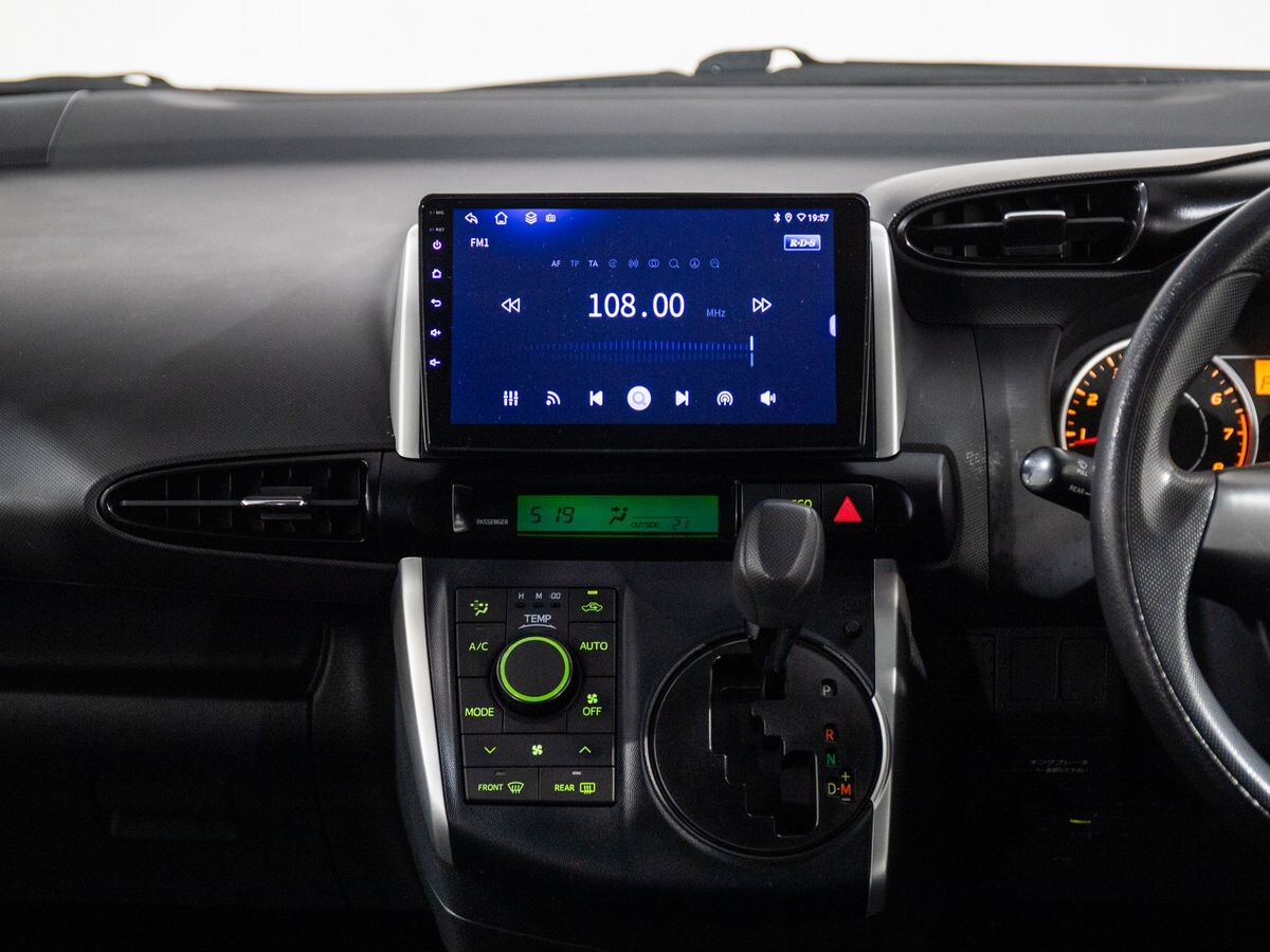 Toyota Wish 2009 - фото автомобиля